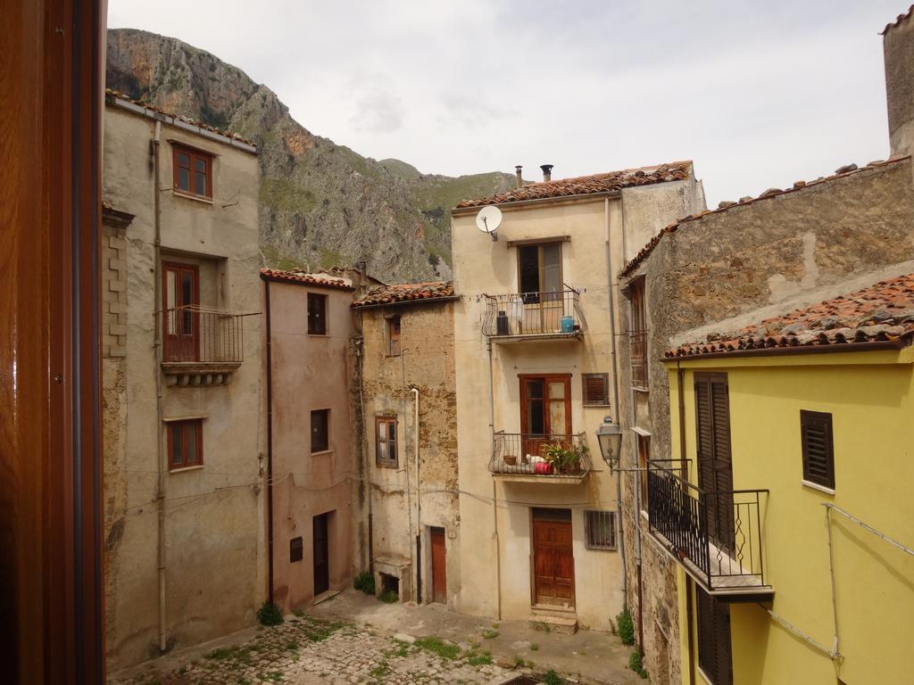 Hysnara Affittacamere Isnello Exterior foto